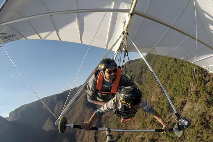 Soar Above El Penon: Hang Gliding in Valle de Bravo photo 3