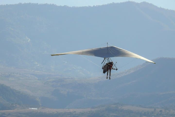 Soar Above El Penon: Hang Gliding in Valle de Bravo photo 2