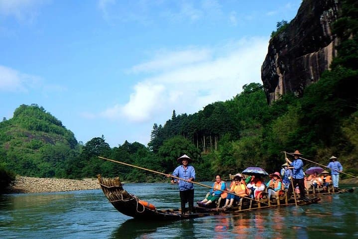 2-Day Wuyi Mountain Private Tour from Xiamen: Bullet Train, Bamboo Rafting & Tea Plantation