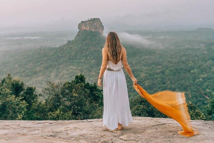 Sigiriya and Dambulla Private Day Tour: Climb Lion Rock & Explore Cave Temples