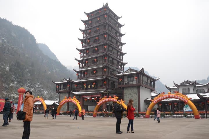 Zhangjiajie in Two Days: Pillar Peaks, Bailong Elevator & Golden Whip Stream Highlights
