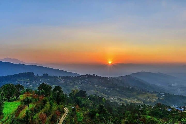 Nagarkot to Changu Narayan: Sunrise Hillwalk & Ancient Temple Day Hike