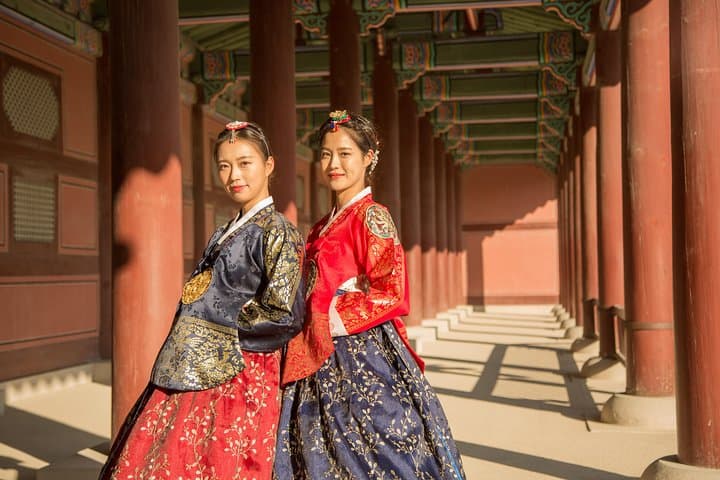 Hanbok Rental & Gyeongbokgung Experience in Seoul