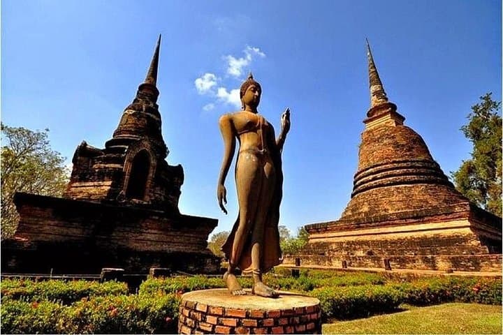 Full-Day Sukhothai Historical Park Private Tour from Chiang Mai — Temples, Market & Cycling