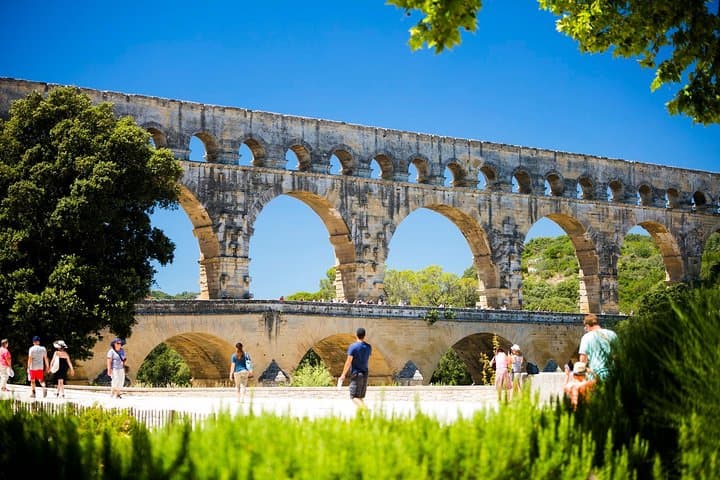 Best of Provence Day Tour from Avignon: Gordes, Roussillon & Pont du Gard photo 2