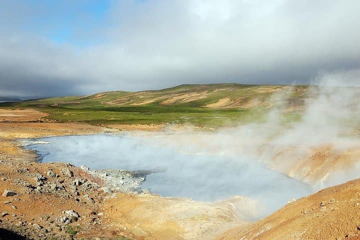 Reykjanes Peninsula and Lava Fields Day Tour: Geothermal Vents, Cliffs & Strandarkirkja photo 6