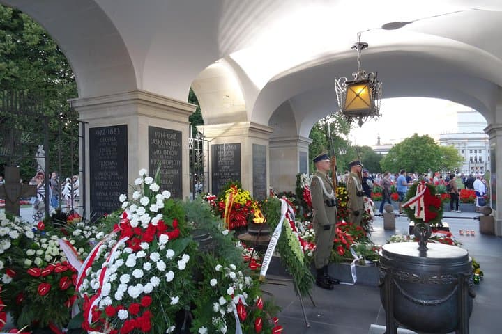 Multi-Ethnic Warsaw: Guided Old Town Walk in the Footsteps of Historic Families photo 6