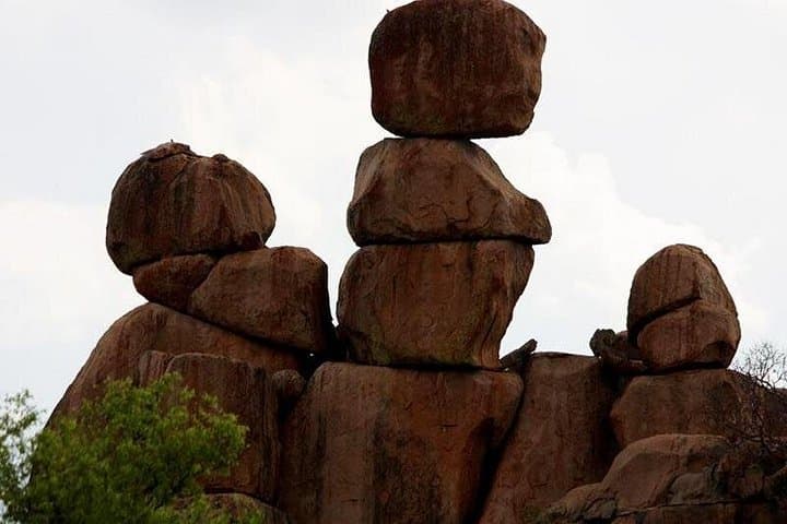 Zimbabwe Mid-Luxury Safari: 6-Day Victoria Falls to Harare Adventure photo 3