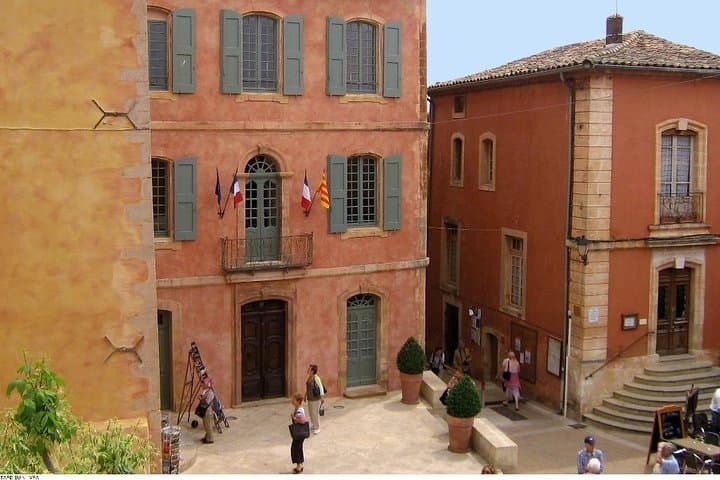 Half-Day Luberon Hilltop Villages Tour from Avignon — Gordes, Roussillon & Lavender photo 2