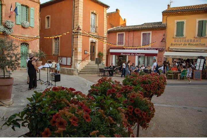 Half-Day Luberon Hilltop Villages Tour from Avignon — Gordes, Roussillon & Lavender photo 1