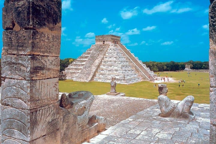Early-Access Chichen Itza Day Trip with Valladolid and Two Cenotes photo 3