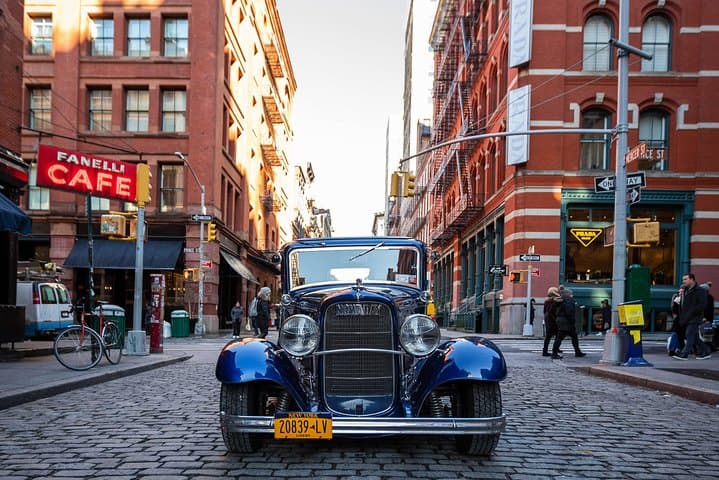 Private Classic Car Tour of Downtown Manhattan — 1-Hour Jazz Age Experience photo 1