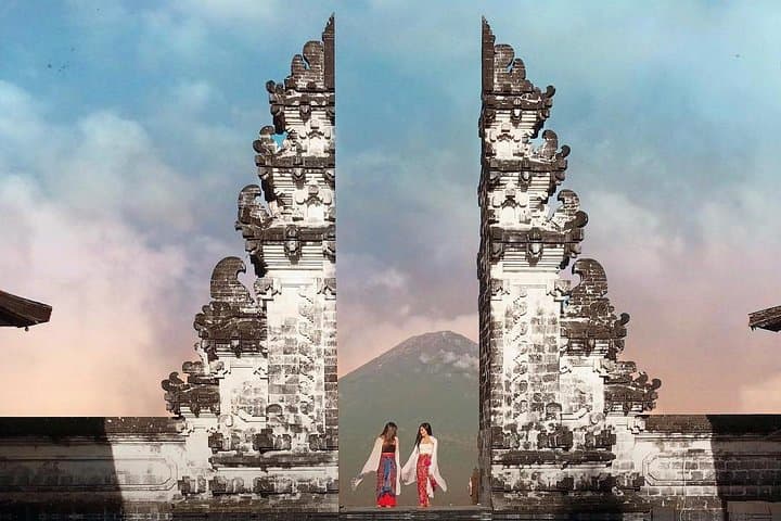 Customize Your Bali Day Trip: Private Driver to Ubud, Beaches & Gate of Heaven