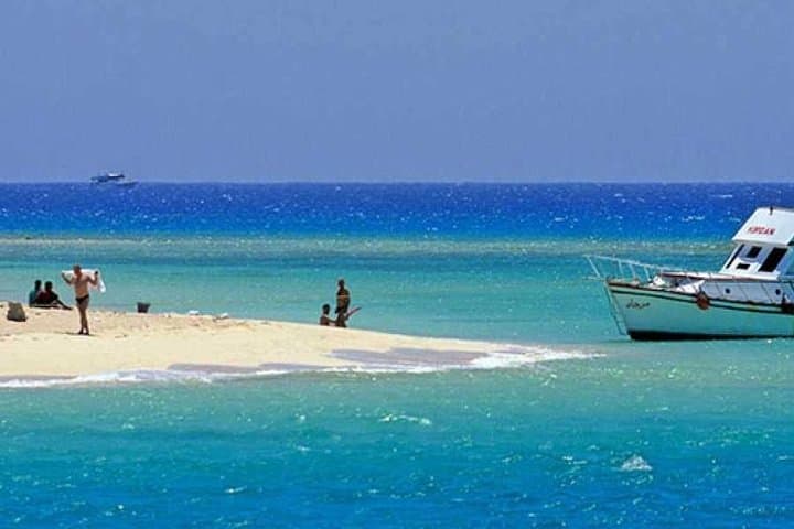 Utopia Island Royal Snorkeling from Luxor — Full-Day Red Sea Adventure photo 5