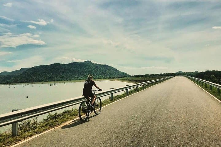 8-Day Private Cycling Tour of Sri Lanka from Colombo: Tea Plantations, Ancient Cities & Coastal Lagoons