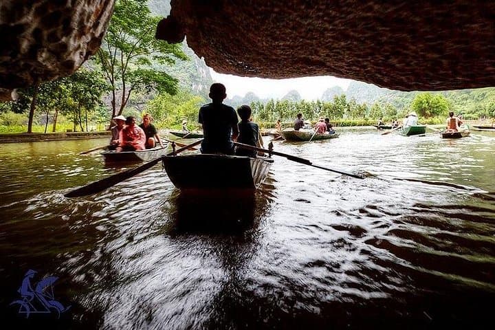 Ninh Binh 2-Day Private Tour from Hanoi: Tam Coc Sampan, Mua Cave & Bich Dong photo 4