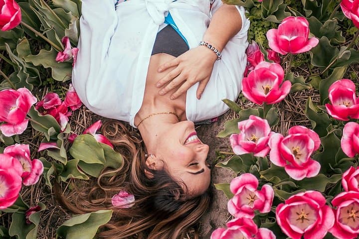 Private Tulip Fields Photoshoot Near Amsterdam — Spring Flower Tour & Portrait Session photo 4
