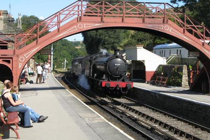 North York Moors & Whitby Day Trip: Steam Trains, Abbeys and Moorland Vistas