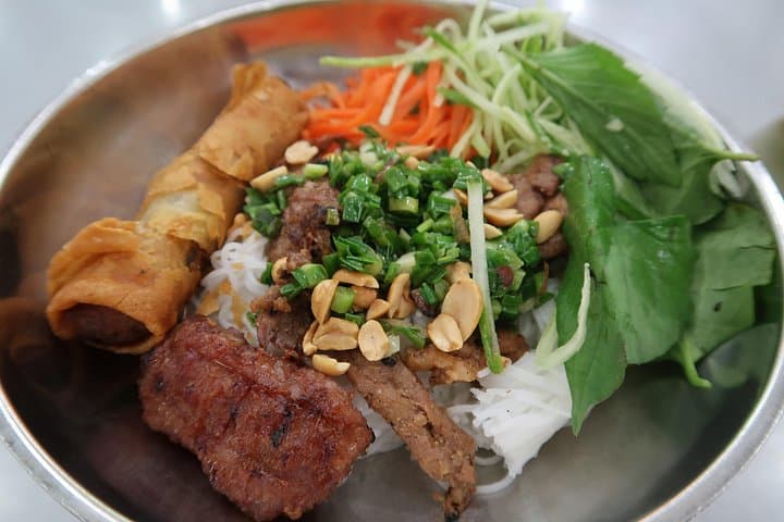 Saigon Motorbike Food Tour: 8-Taste Scooter Ride with Local Hosts photo 3