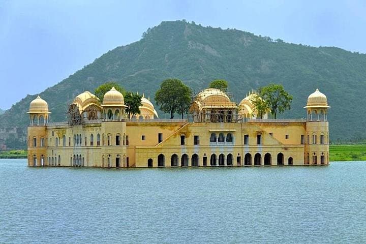 Full-Day Private Jaipur Tour from Delhi: City Palace, Hawa Mahal & Jantar Mantar