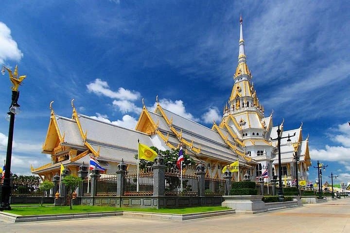 Chachoengsao Day Trip: Market, Temples & Bang Pakong River Cruise from Bangkok
