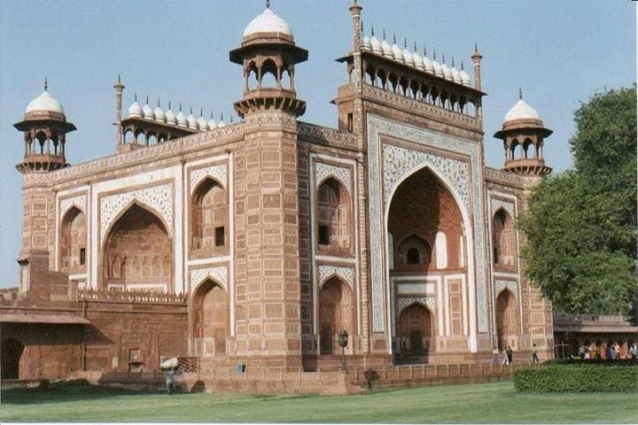 Delhi to Rishikesh: 6-Day Taj Mahal, Ganga Aarti & Himalayan-Edge Adventure photo 1