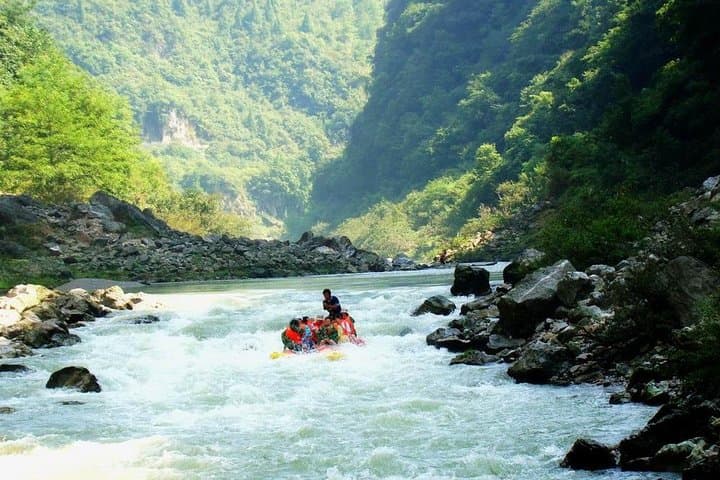Mengdong River Rafting & Furong Town Day Tour — Zhangjiajie Adventure photo 6