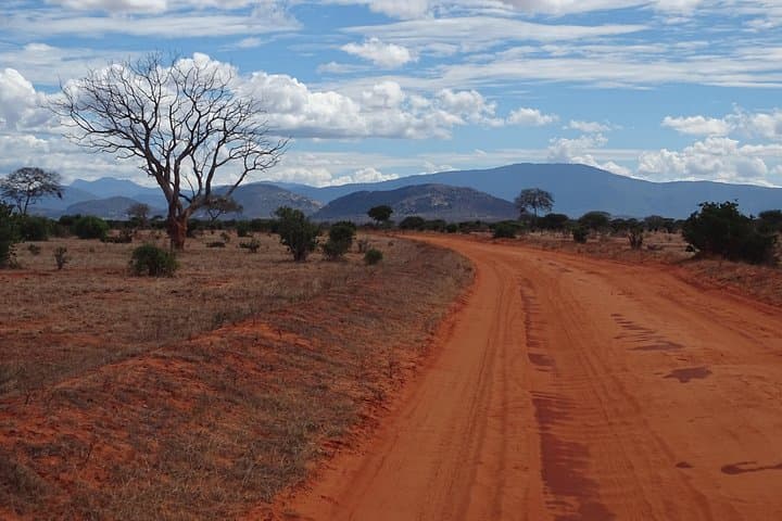 5-Day Tsavo & Amboseli Safari: Voyager Ziwani to Kilanguni Serena Lodge