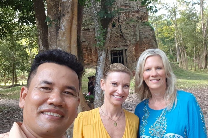 Angkor Wat Sunrise to Bayon: 1-Day VIP Temples Tour from Siem Reap photo 4