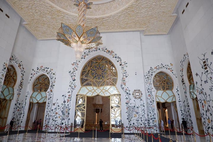 Abu Dhabi Full-Day Private Tour from Dubai — Sheikh Zayed, Corniche & Heritage Village photo 5
