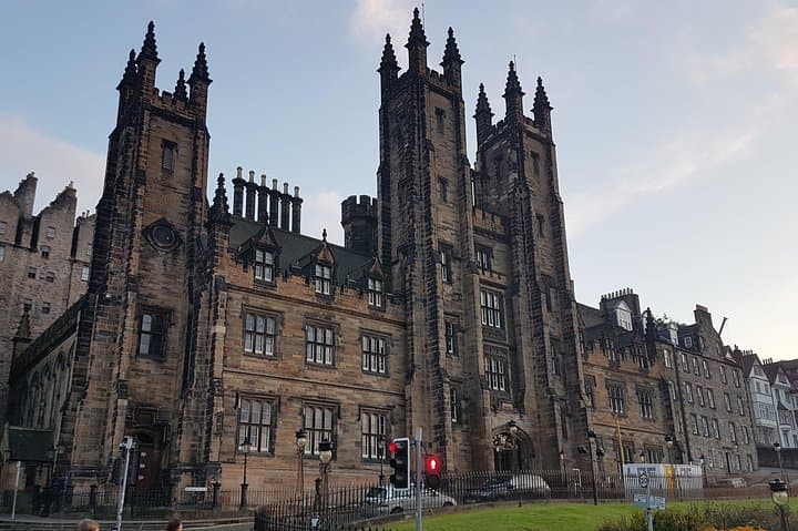 Edinburgh Royal Mile Walking Tour: History, Legends & Local Tips photo 2