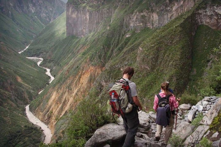 Private Trekking to Colca Canyon: 2-Day Sangalle Oasis Hike from Arequipa
