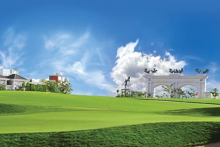 Phnom Penh Golf Experience: Tee Off at Cambodia’s Premier Courses with Convenient Hotel Pickup photo 3