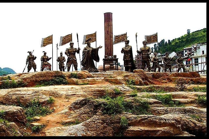 Furong Ancient Town and Red Stone Forest: One-Day Cultural & Geological Tour from Zhangjiajie photo 4