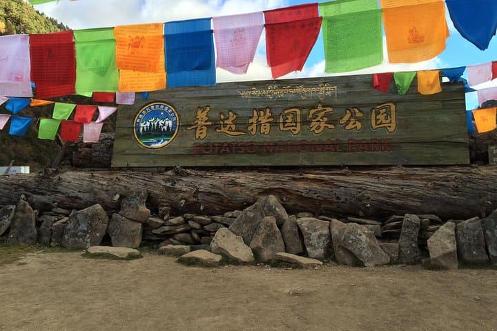 Private Day Tour to Potatso National Park and Baiji Temple from Shangri-La