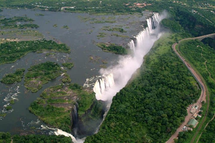 Guided Victoria Falls Tour: Zimbabwe Side Views of Mosi-oa-Tunya photo 5