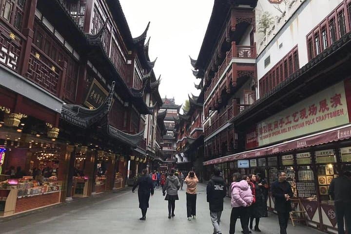 Full-Day Shanghai Private Tour: Jade Buddha, The Bund & Oriental Pearl Tower Lunch photo 2