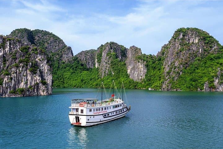 Halong Deluxe Cruise 2D/1N — Kayak, Titop Island & Surprise Cave Experience photo 3