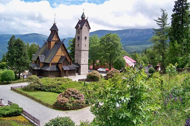 Wroclaw to the Giant Mountains: Karpacz & Valley of Palaces Day Tour