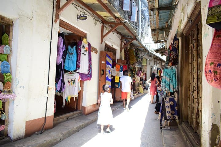zanzibar-stone-town-walking-tour-history-spices-seafront