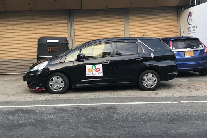 Private Colombo Airport Pickup to Kandy — Reliable Transfer with Stops photo 4