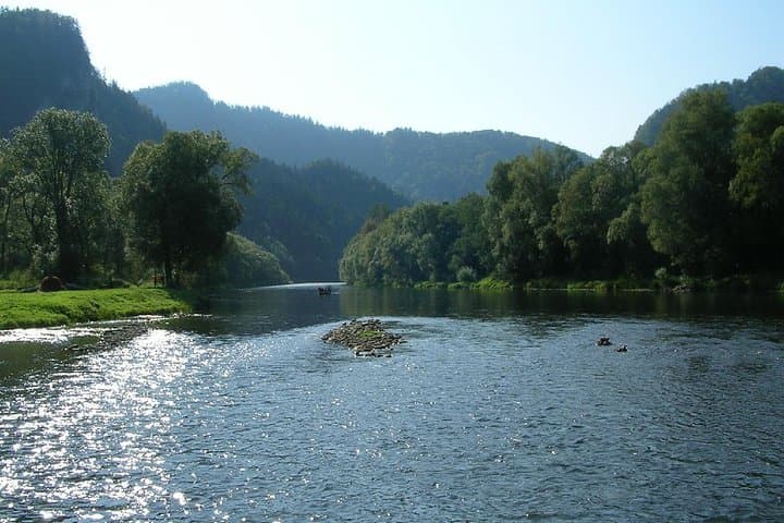 Dunajec River Rafting from Krakow — Pieniny Gorge Day Trip photo 4