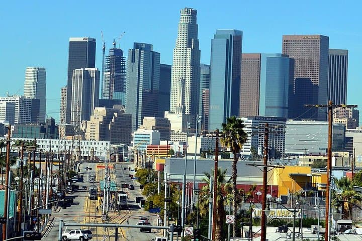 Smooth Arrival: Private LAX Airport Transfer to Los Angeles by Business Car photo 2