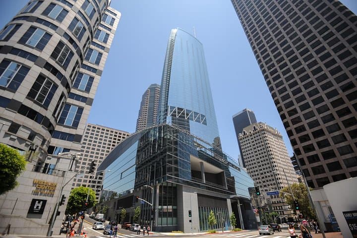 Smooth Arrival: Private LAX Airport Transfer to Los Angeles by Business Car photo 5