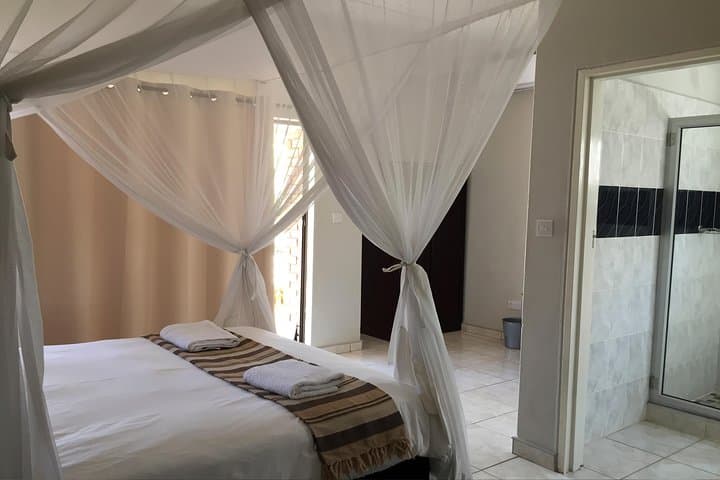 Victoria Falls Multi-Day Dzimbahwe Guest Lodge Package: Safari, Falls & Chobe Day Trip
