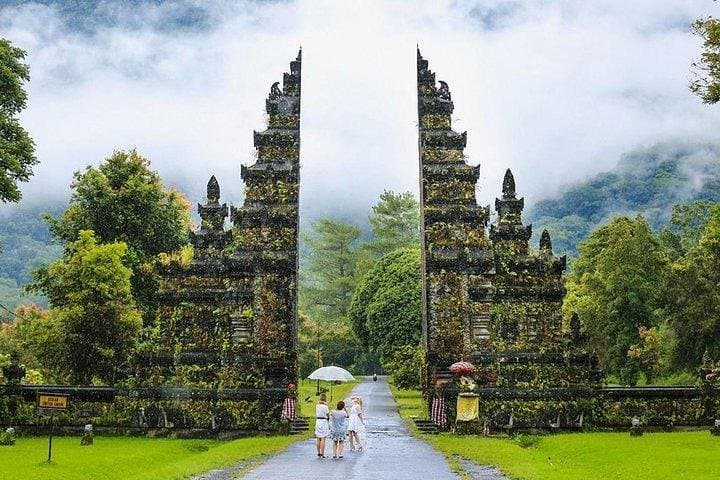 Northern Bali Day Tour: Ulun Danu, Handara Gate & Wanagiri Highlights photo 4