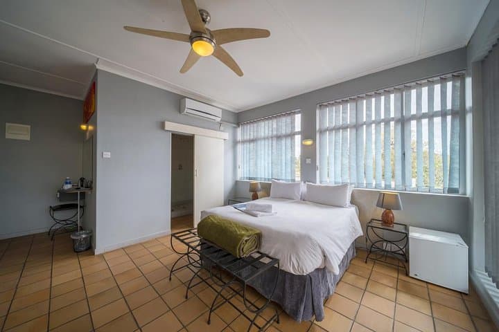 Victoria Falls 4-Day N1 Hotel Package: Falls Tour, Chobe Safari & Zambezi Dinner Cruise photo 3