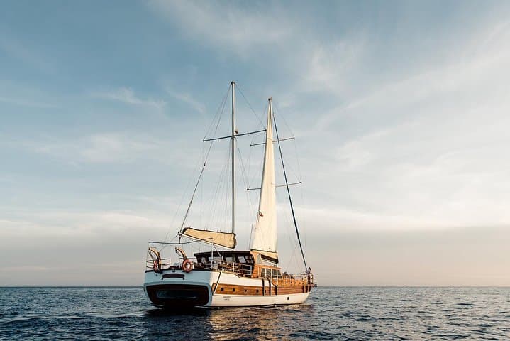 Luxury Yacht Snorkeling and Lunch Cruise in Cabo San Lucas photo 2