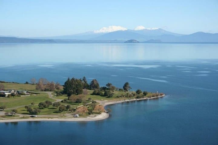 3-Day Hobbiton, Rotorua & Waitomo Glowworm Caves Tour from Auckland