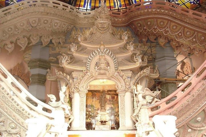 Explore Bangkok’s Erawan Museum: Three‑Headed Elephant, Artifacts & Garden Grounds photo 4